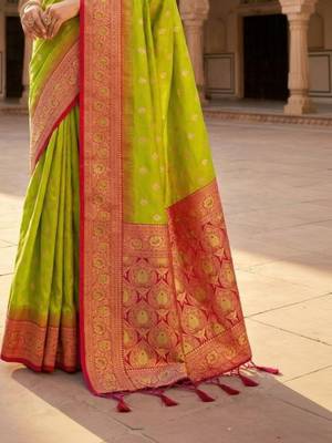 Lime woven design zari silk blend heavy work banarasi saree 3