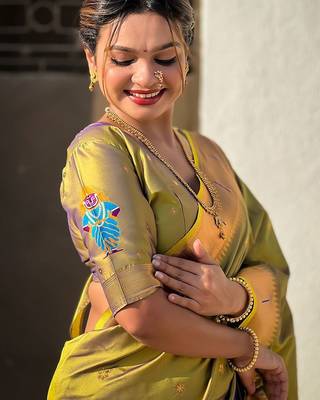 Olive woven design silk blend paithani saree 4