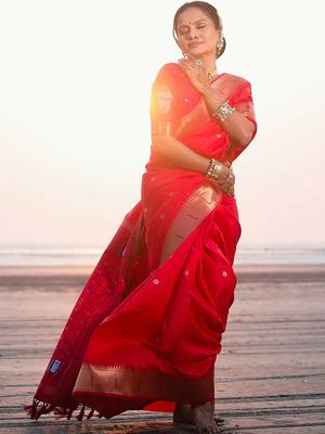 Red woven design zari paithani saree 3