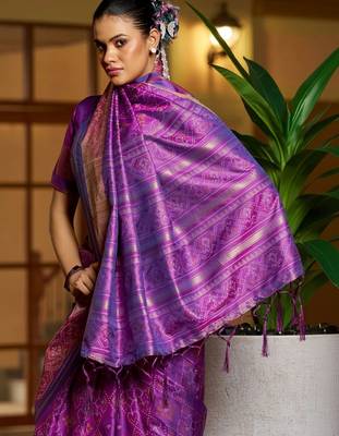 Purple floral zari silk blend designer patola saree 4