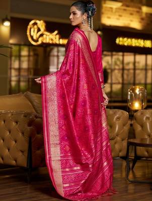 Pink woven design zari silk blend designer patola saree 3