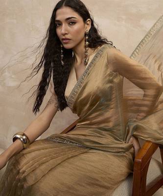 Beige solid beads and stones embellished organza saree with unstitched blouse 5
