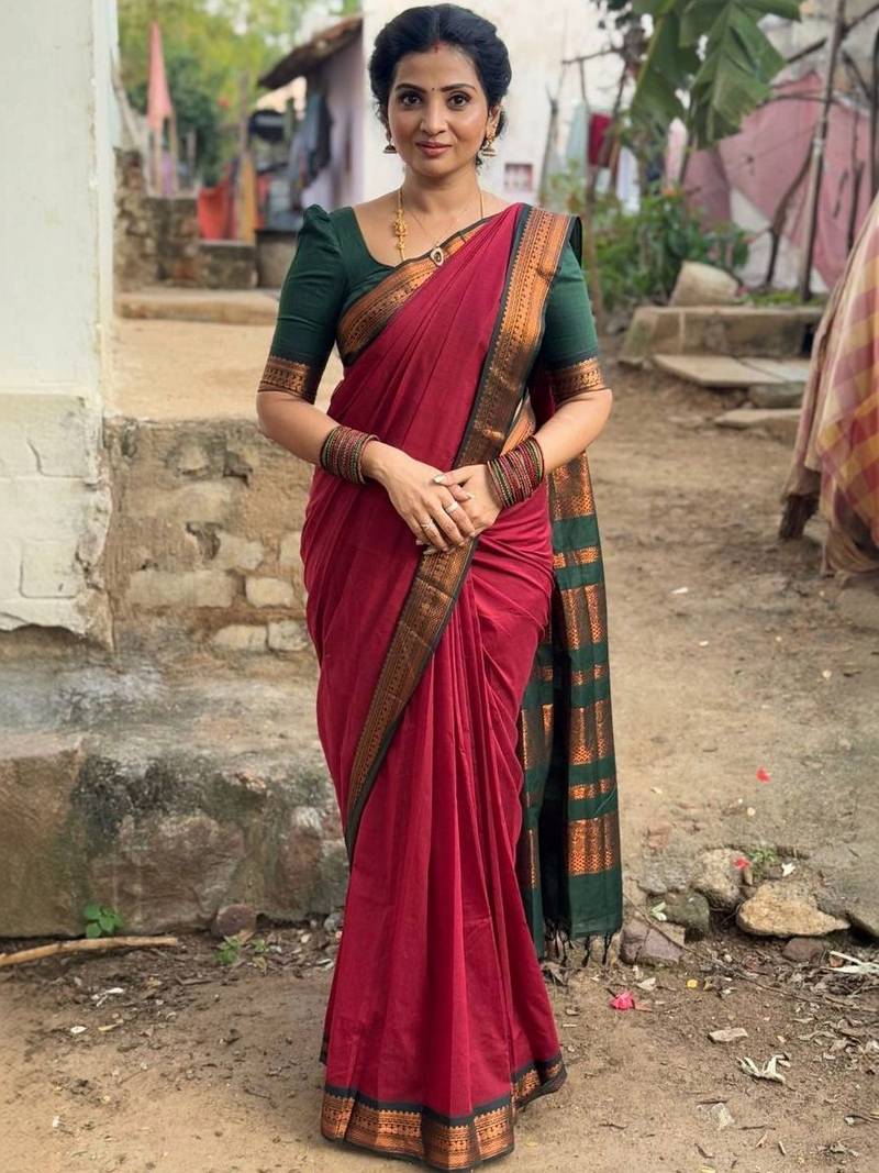 Red woven design zari silk blend handloom banarasi saree
