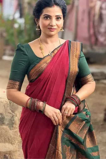 Red woven design zari silk blend handloom banarasi saree
