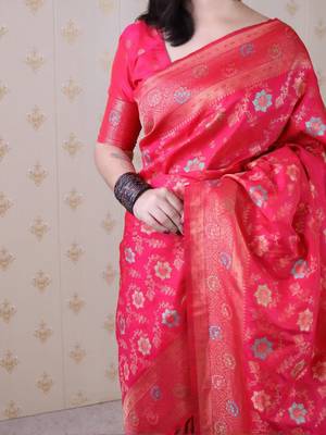 Pink woven design zari silk blend banarasi saree 4