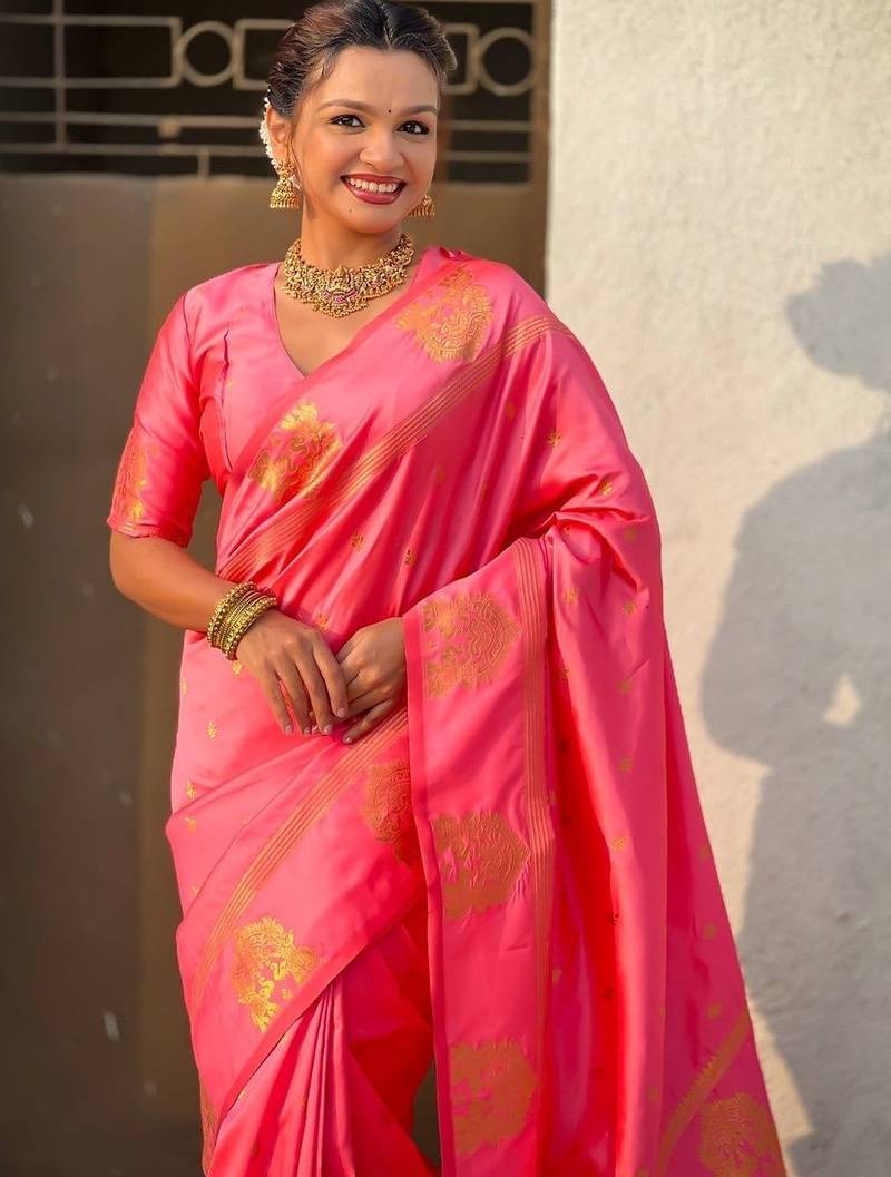 Pink woven design zari silk blend handloom saree