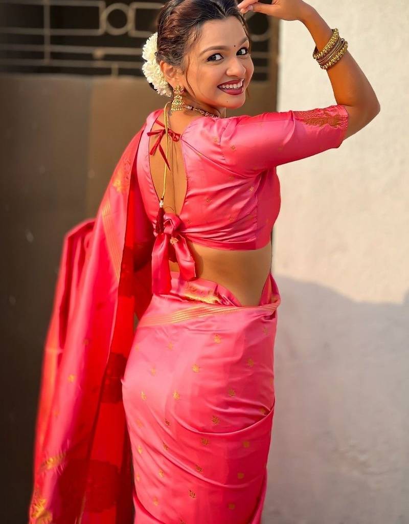 Pink woven design zari silk blend handloom saree