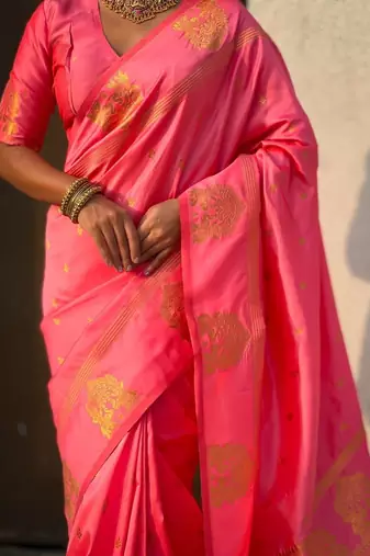 Pink woven design zari silk blend handloom saree