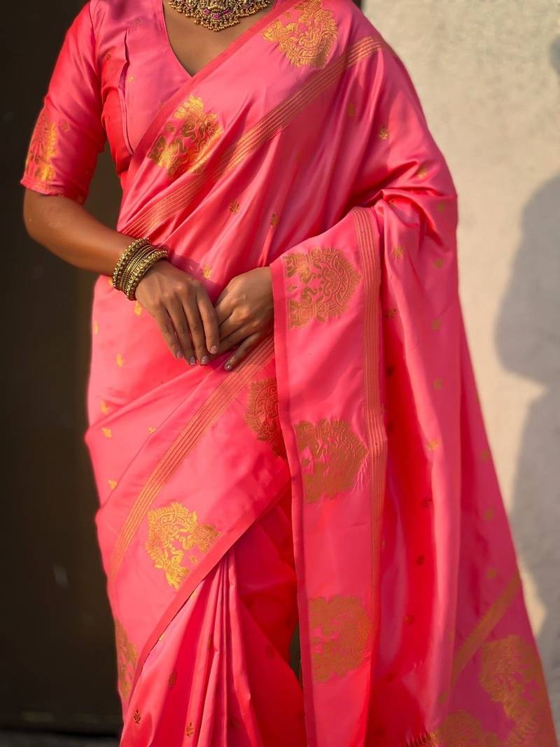 Pink woven design zari silk blend handloom saree
