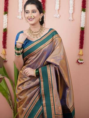 Gold woven design zari silk blend banarasi saree 2