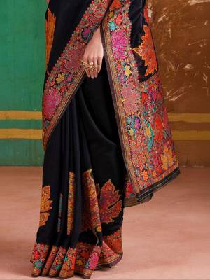 Black floral silk blend banarasi saree 3