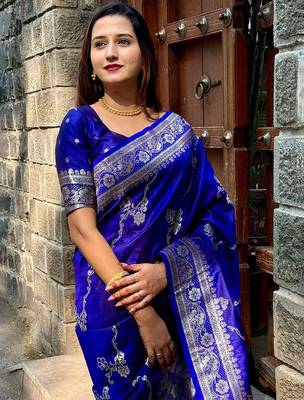 Violet woven design zari silk blend banarasi saree 2