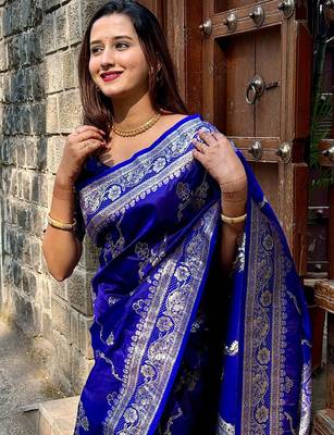 Violet woven design zari silk blend banarasi saree 4