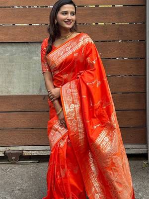 Red woven design zari silk blend banarasi saree 2