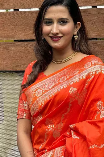 Red woven design zari silk blend banarasi saree