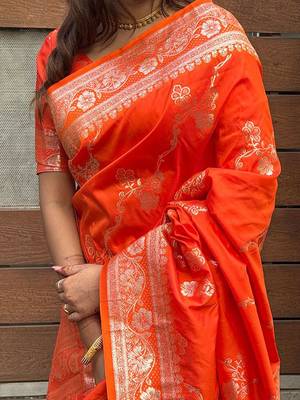 Red woven design zari silk blend banarasi saree 4