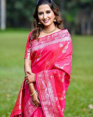 Pink woven design zari silk blend banarasi saree 3