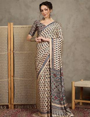 Cream ethnic motifs ajrak printed  crepe block print saree 1