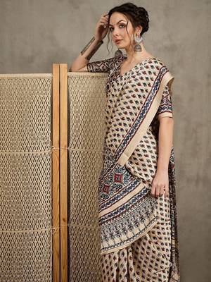 Cream ethnic motifs ajrak printed  crepe block print saree 3