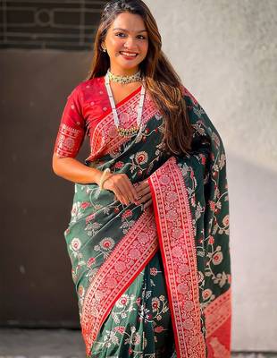 Green woven design zari  banarasi saree 4