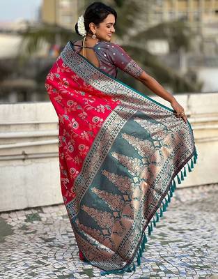 Pink woven design zari banarasi saree 2