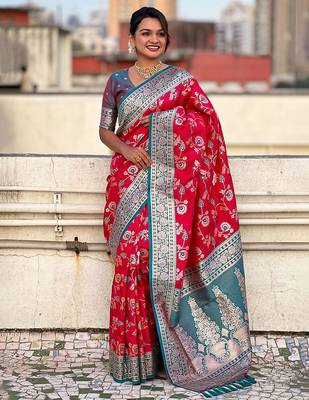 Pink woven design zari banarasi saree 3