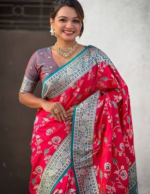 Pink woven design zari banarasi saree 4