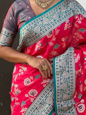 Pink woven design zari banarasi saree 5