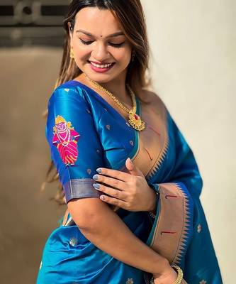 Blue ethnic motifs woven design zari kanjeevaram saree 4