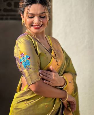 Green woven design zari kanjeevaram saree 4