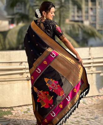 Black woven design zari kanjeevaram saree 2