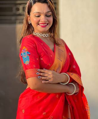 Red woven design zari kanjeevaram saree 4