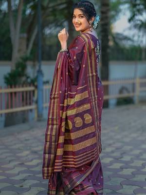 Maroon woven design zari silk blend kanjeevaram saree 3