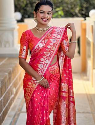 Pink woven design zari silk blend handloom banarasi saree 1