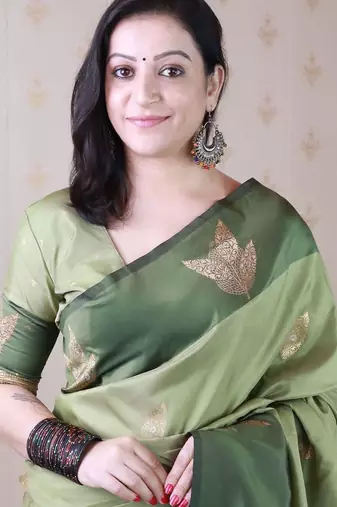 Green woven design zari silk blend banarasi saree