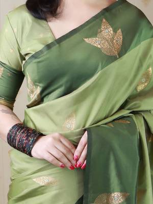 Green woven design zari silk blend banarasi saree 4