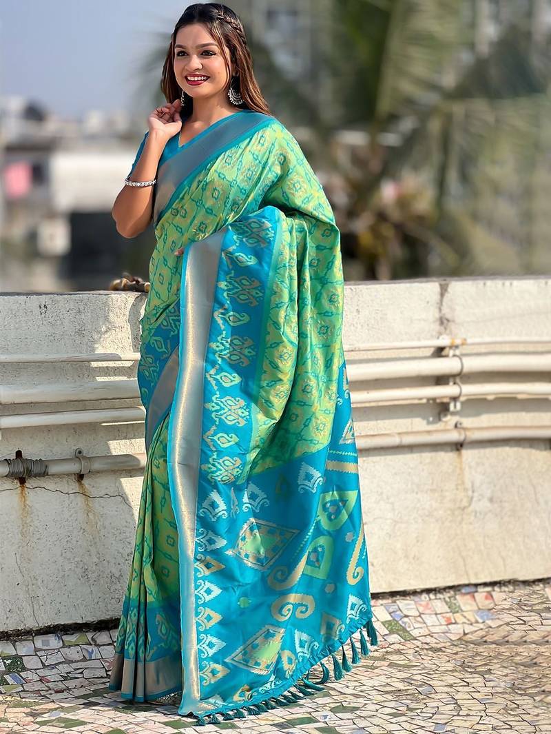 Green ethnic motifs woven design zari kanjeevaram saree