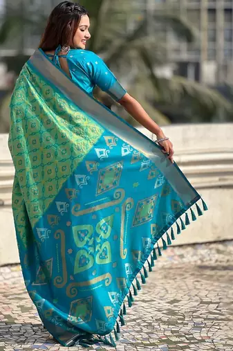 Green ethnic motifs woven design zari kanjeevaram saree