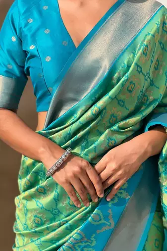 Green ethnic motifs woven design zari kanjeevaram saree