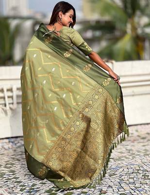 Green ethnic motifs woven design zari banarasi saree with tasseled 3