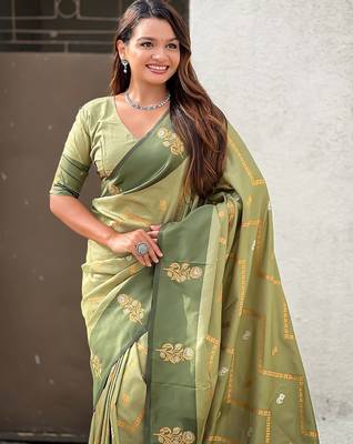 Green ethnic motifs woven design zari banarasi saree with tasseled 4