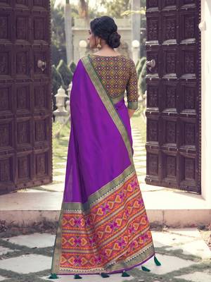 purple soft silk blend saree for women with olive green blouse festive ethnic traditional wear 2