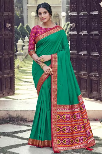 emerald green soft silk blend saree for women with rani pink blouse festive party wedding wear