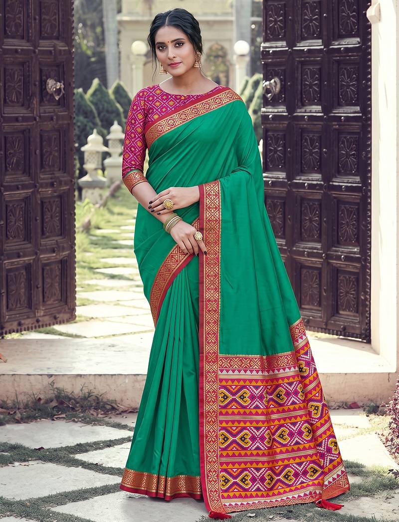 emerald green soft silk blend saree for women with rani pink blouse festive party wedding wear