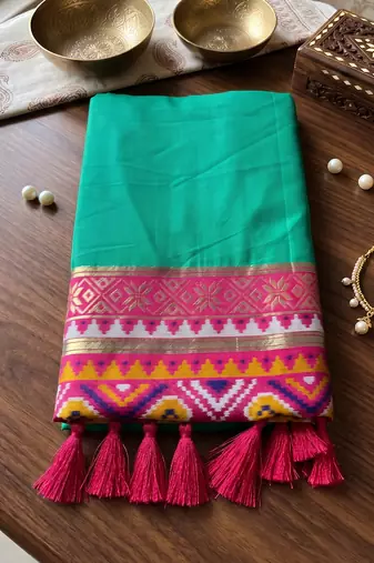emerald green soft silk blend saree for women with rani pink blouse festive party wedding wear