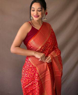 Red woven design zari patola saree 3