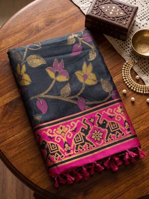black & rani pink pochampally soft saree for women | festive party traditional wear 5