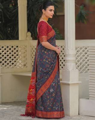 dark grey & maroon pochampally soft saree for women | festive traditional party wear 3