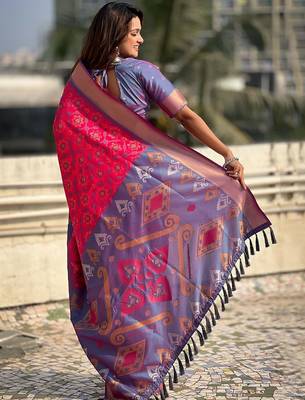 Pink woven design zari silk blend patola saree 3