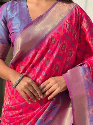 Pink woven design zari silk blend patola saree 5
